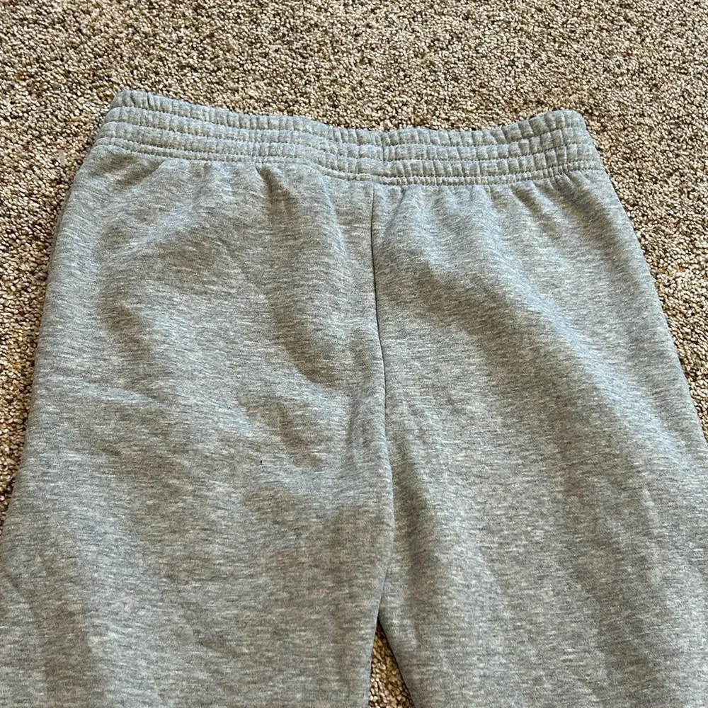Converse Chuck Taylor Girls Gray Fleece Lined Joggers. Girl’s L 12-13 years NWOT